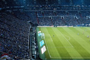 “拜仁新星Aznu训练问题发酵，“才华＋态度”成为讨论焦点”