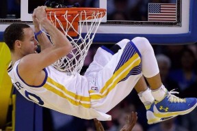 男子蝶泳选手划水对称性评分达满分，蝶泳划水时机