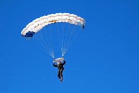 国家队缺乏灵活战术备选方案的问题是否突出